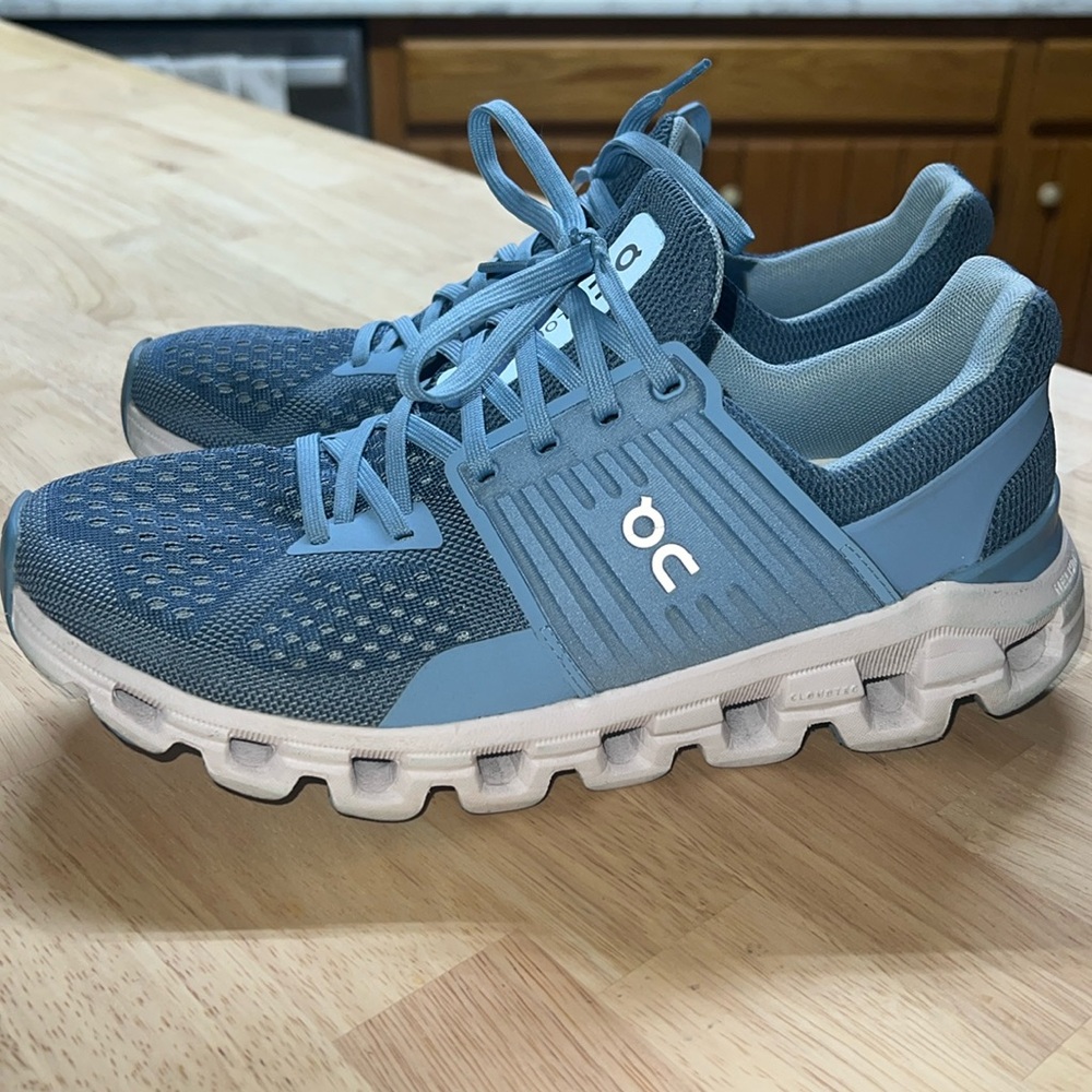 On cloud running sneaker worn once , needed a different sneaker for team wear